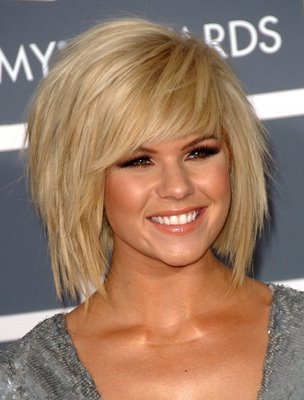 short hairstyle picture. This hairstyle can be seen on